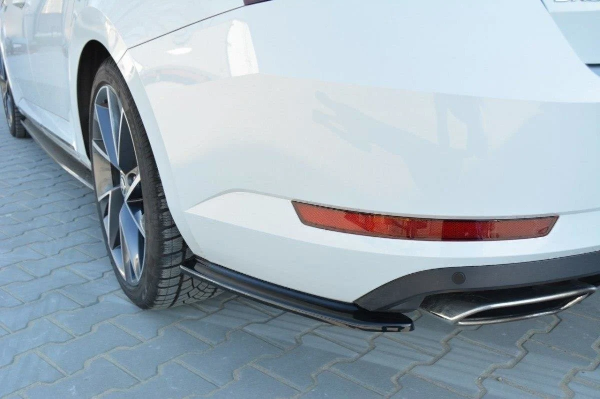 Heck Ansatz Flaps Diffusor für SKODA SUPERB III Carbon Look - Maxton Design