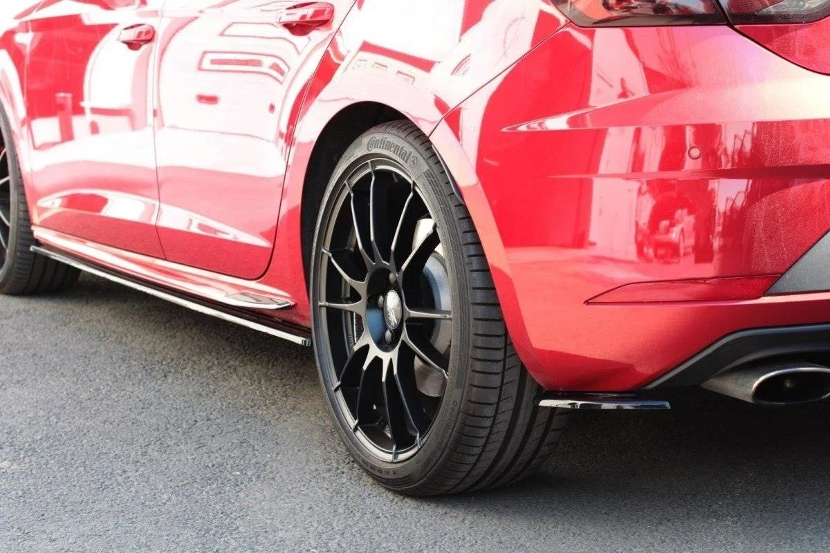 Heck Ansatz Flaps Diffusor für v.2 Seat Leon Mk3 Cupra Facelift Carbon Look - Maxton Design