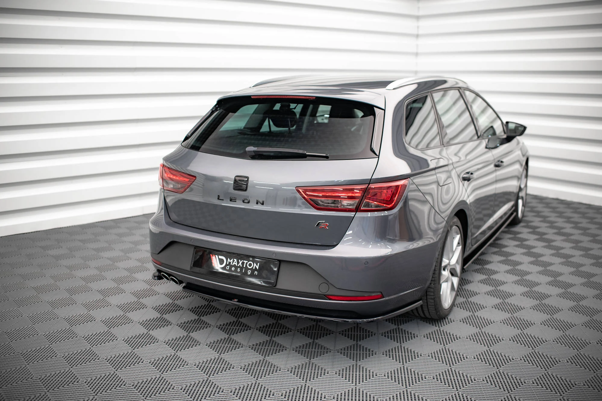 Heck Ansatz Flaps Diffusor V.1 für Seat Leon FR Sportstourer Mk3 schwarz matt - Maxton Design