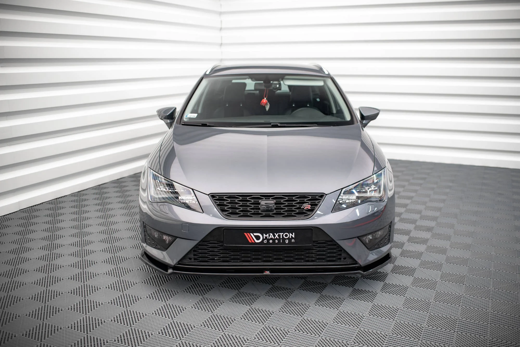 Front Ansatz V.2 für Seat Leon FR / Cupra Mk3 schwarz Hochglanz - Maxton Design