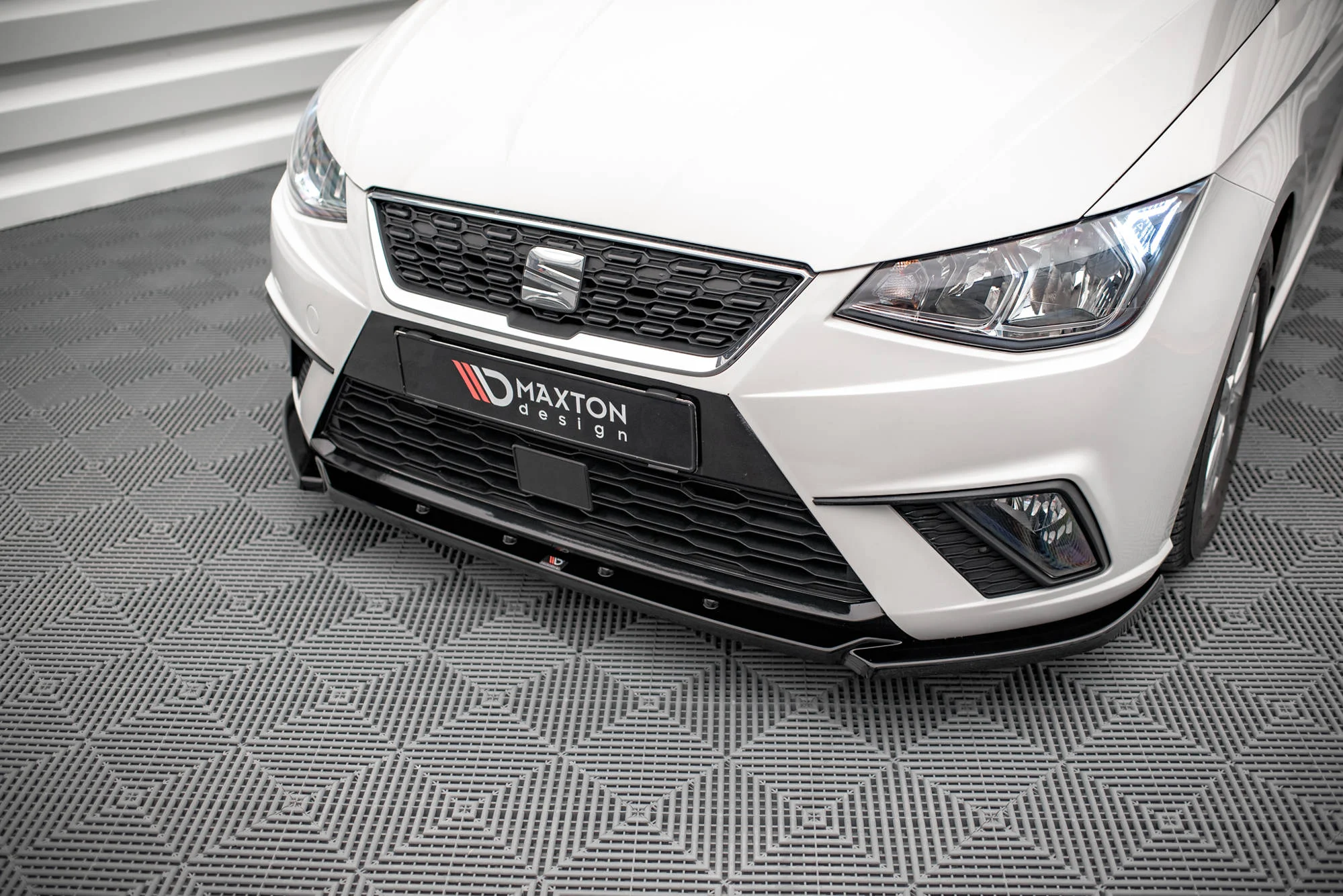 Front Ansatz V.2 für Seat Ibiza FR/ Standard Mk5 schwarz matt - Maxton Design