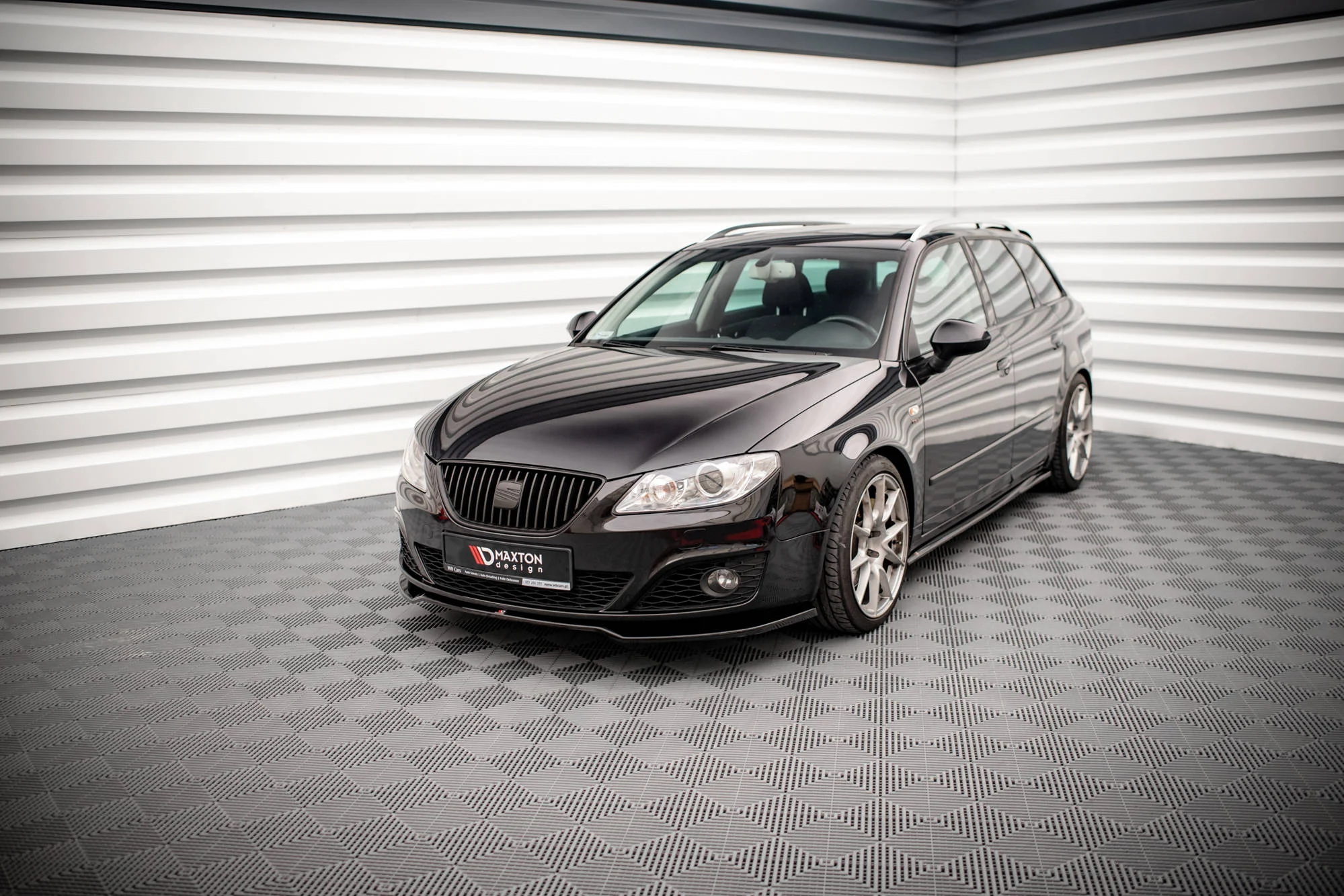 Front Ansatz V.2 für Seat Exeo schwarz Hochglanz - Maxton Design