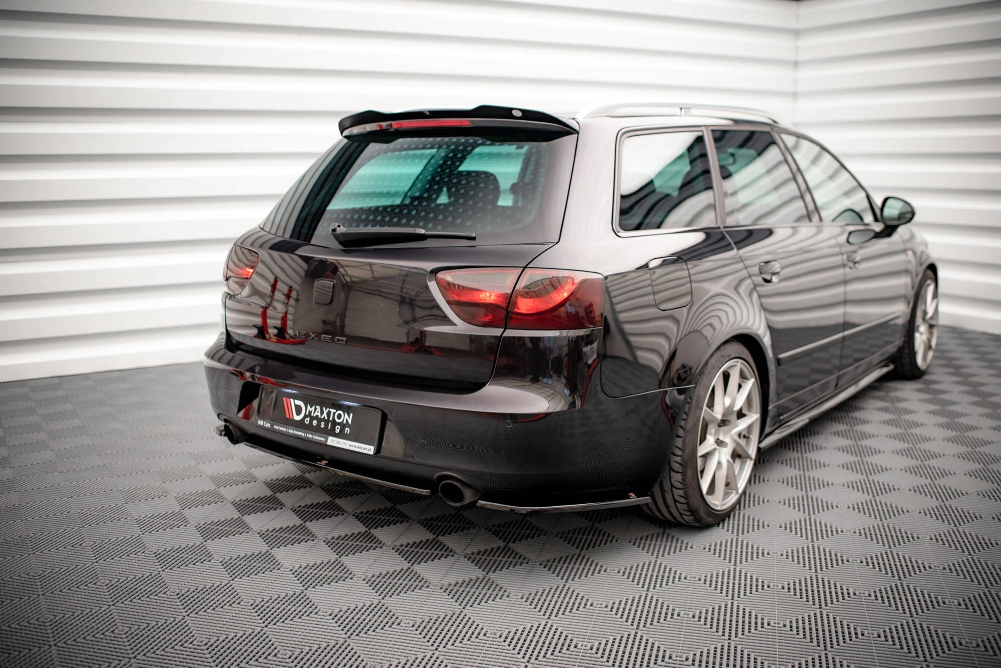 Mittlerer Diffusor Heck Ansatz für Seat Exeo schwarz matt - Maxton Design