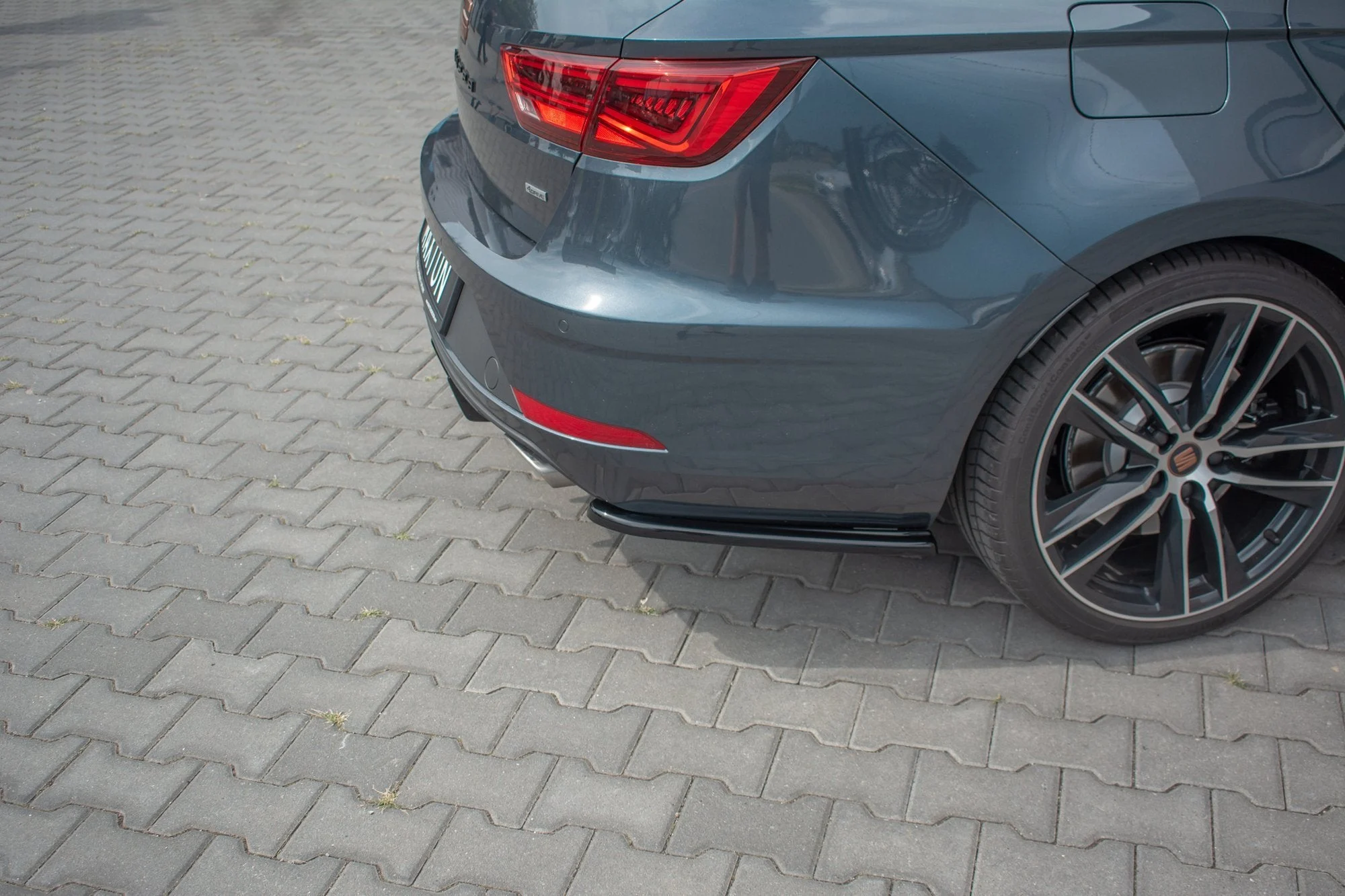 Heck Ansatz Flaps Diffusor V.1 für Seat Leon Cupra Mk3 FL Sportstourer schwarz matt - Maxton Design